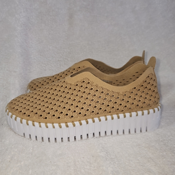 Ilse Jacobsen Shoes - ILSE JACOBSEN Tan and White Tulip laser cut slip on sneakers size 6
